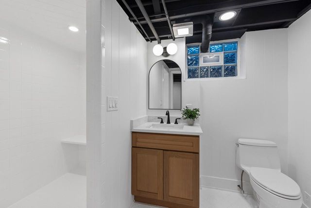 10525 N Fairway LANE, Mequon, WI 53092