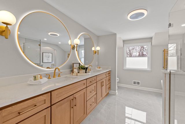 10525 N Fairway LANE, Mequon, WI 53092