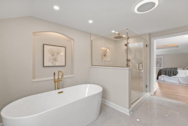 10525 N Fairway LANE, Mequon, WI 53092