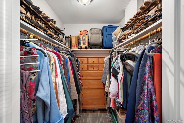 1 Atlantic Avenue 28, Farmingdale, NY 11735