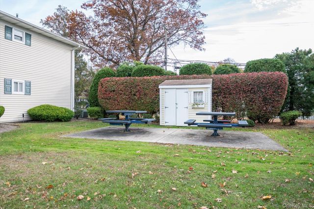 1 Atlantic Avenue 28, Farmingdale, NY 11735