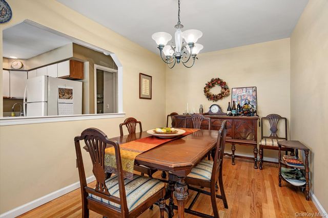 1 Atlantic Avenue 28, Farmingdale, NY 11735