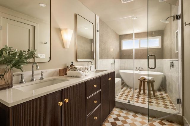 12441 La Bella Dr, North Tustin, CA 92705
