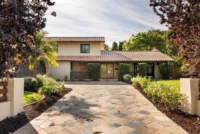 12441 La Bella Dr, North Tustin, CA 92705
