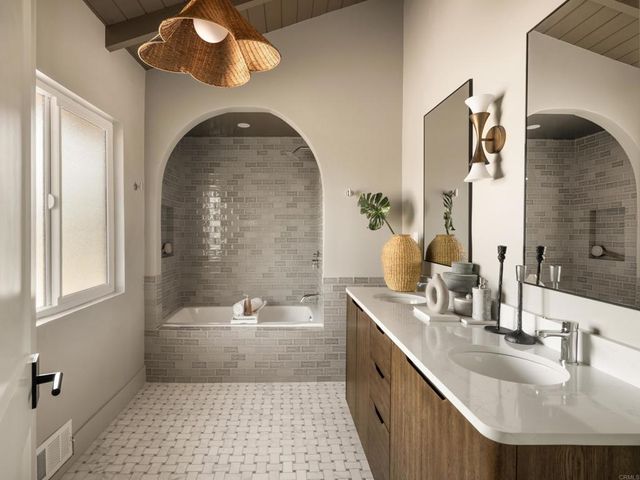 12441 La Bella Dr, North Tustin, CA 92705