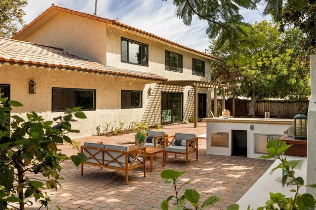 12441 La Bella Dr, North Tustin, CA 92705