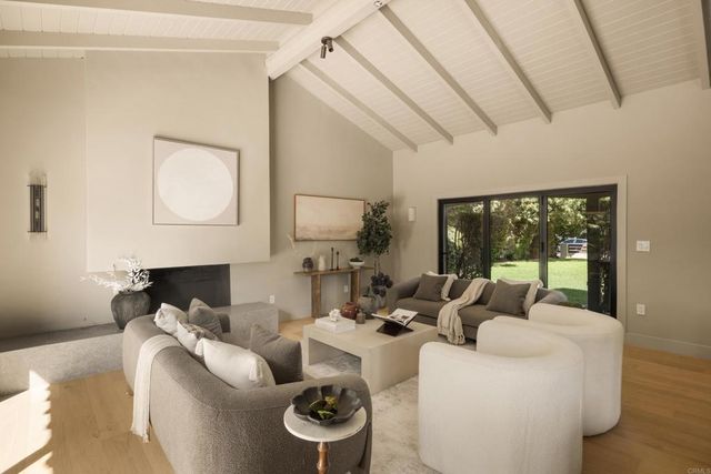 12441 La Bella Dr, North Tustin, CA 92705