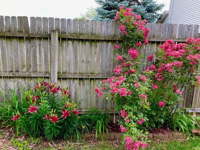 57210 White Pine Trail, South Bend, IN 46619