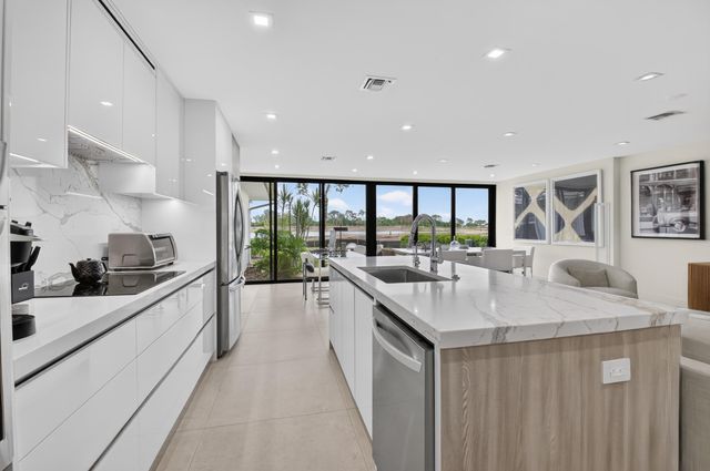 403 Bridgewood Court, Boca Raton, FL 33434