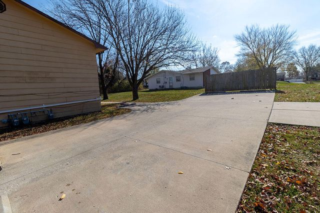 2904 LEEWAY DR C, Columbia, MO 65202