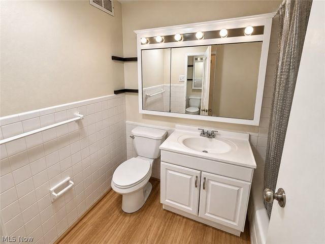 12520 Edgewater Drive 309, Lakewood, OH 44107