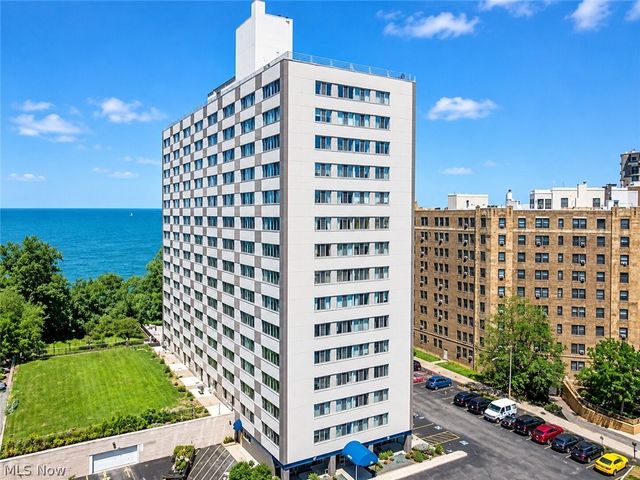 12520 Edgewater Drive 309, Lakewood, OH 44107