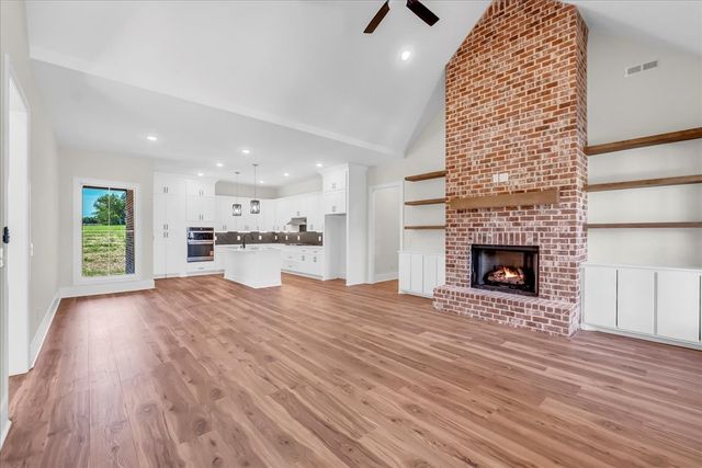 83 Hickory Grove Dr, Morrison, TN 37357