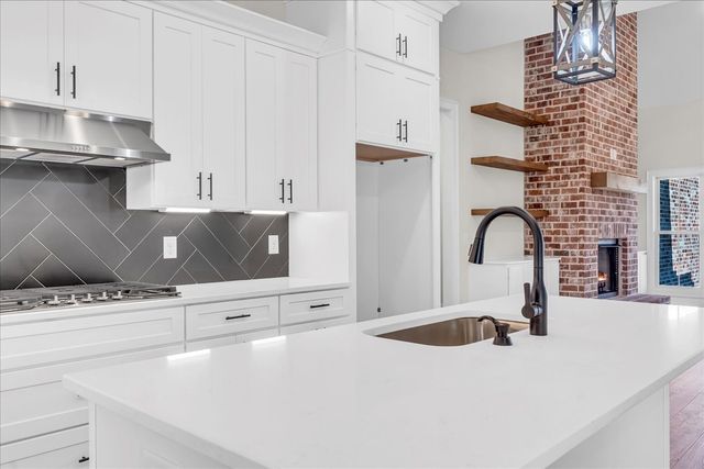 83 Hickory Grove Dr, Morrison, TN 37357