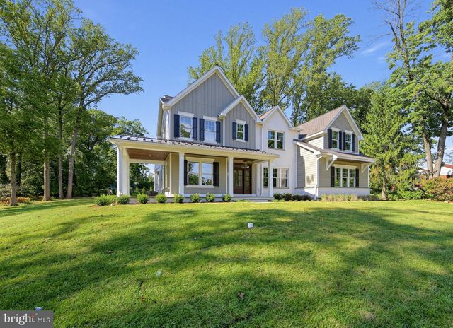 2074 FOX CREEK RD, Berwyn, PA 19312