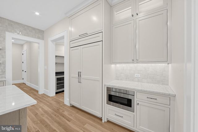 2074 FOX CREEK RD, Berwyn, PA 19312