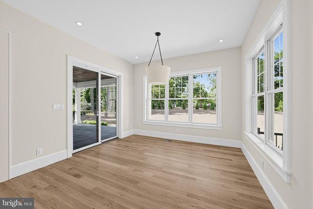 2074 FOX CREEK RD, Berwyn, PA 19312