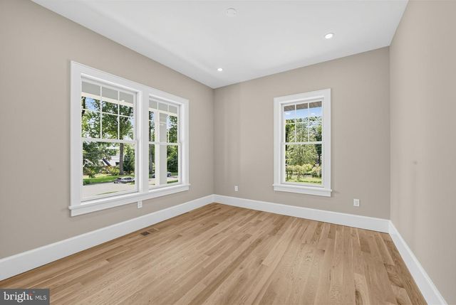 2074 FOX CREEK RD, Berwyn, PA 19312