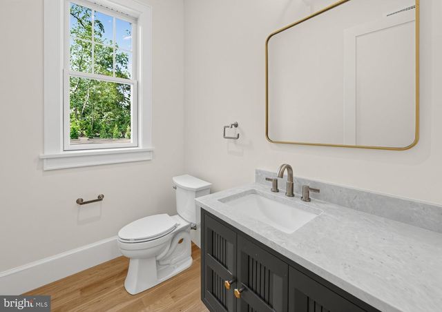 2074 FOX CREEK RD, Berwyn, PA 19312