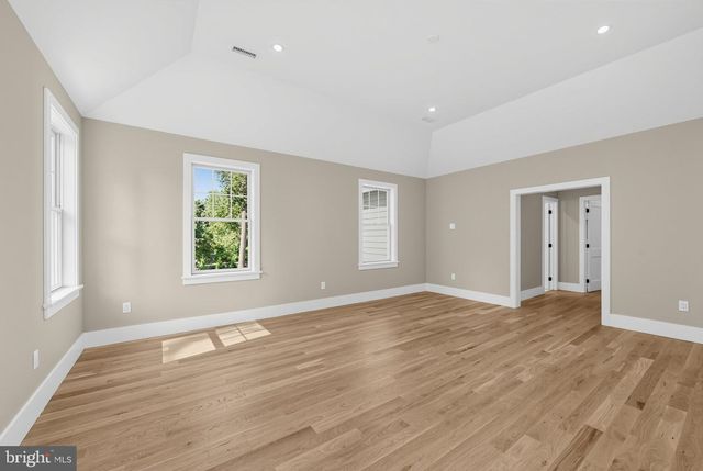 2074 FOX CREEK RD, Berwyn, PA 19312