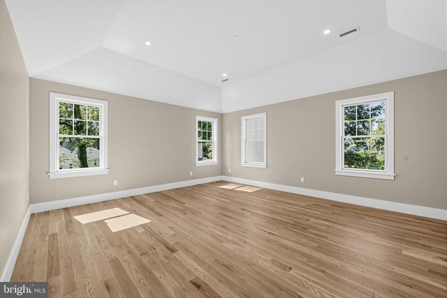 2074 FOX CREEK RD, Berwyn, PA 19312