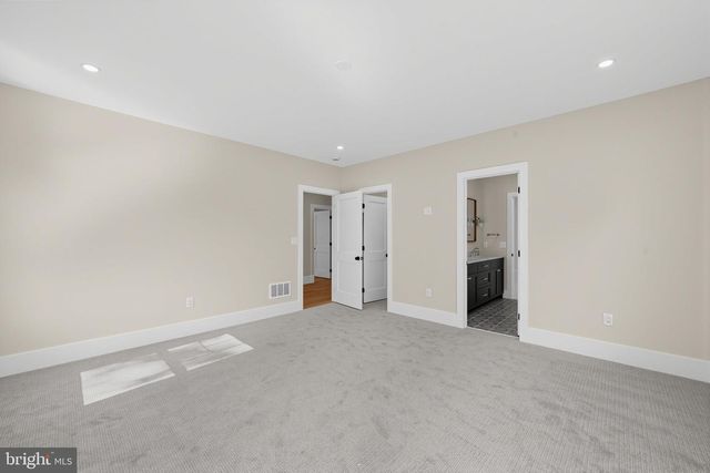 2074 FOX CREEK RD, Berwyn, PA 19312