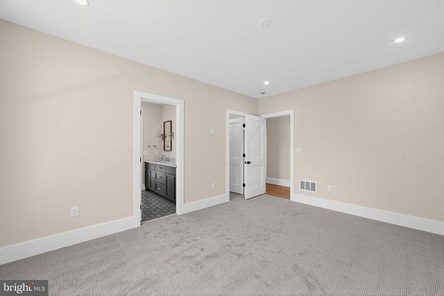 2074 FOX CREEK RD, Berwyn, PA 19312