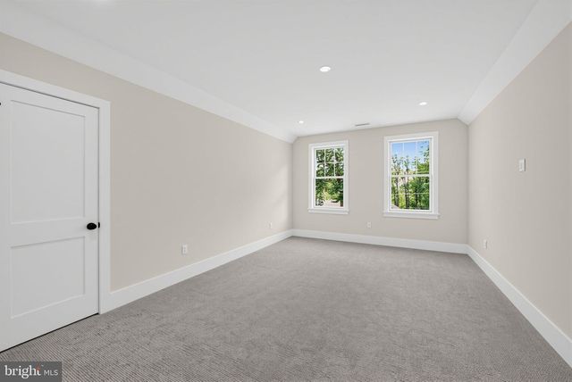 2074 FOX CREEK RD, Berwyn, PA 19312