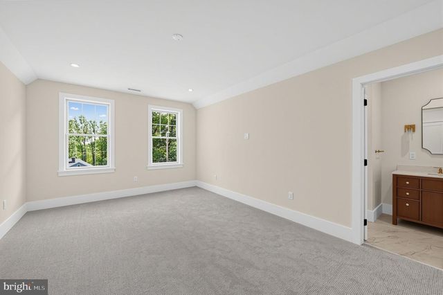 2074 FOX CREEK RD, Berwyn, PA 19312