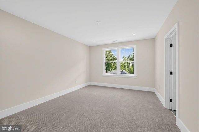 2074 FOX CREEK RD, Berwyn, PA 19312