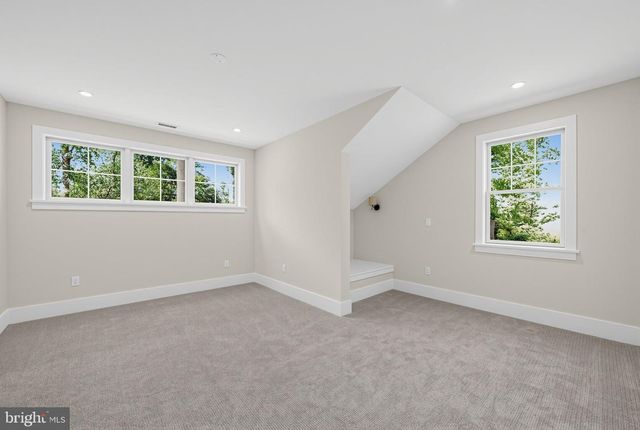2074 FOX CREEK RD, Berwyn, PA 19312