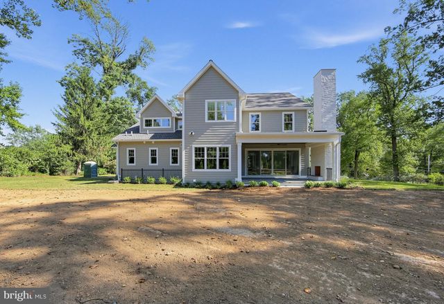 2074 FOX CREEK RD, Berwyn, PA 19312