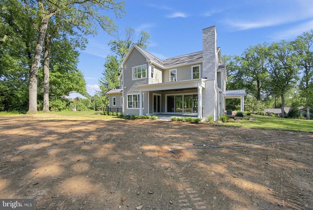 2074 FOX CREEK RD, Berwyn, PA 19312