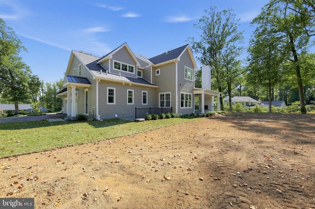 2074 FOX CREEK RD, Berwyn, PA 19312