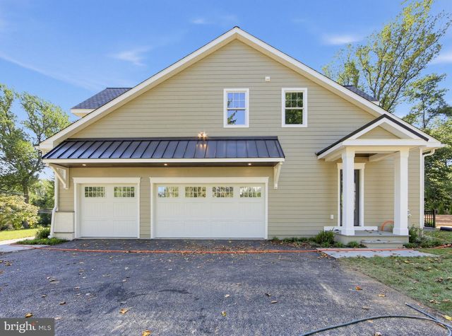 2074 FOX CREEK RD, Berwyn, PA 19312