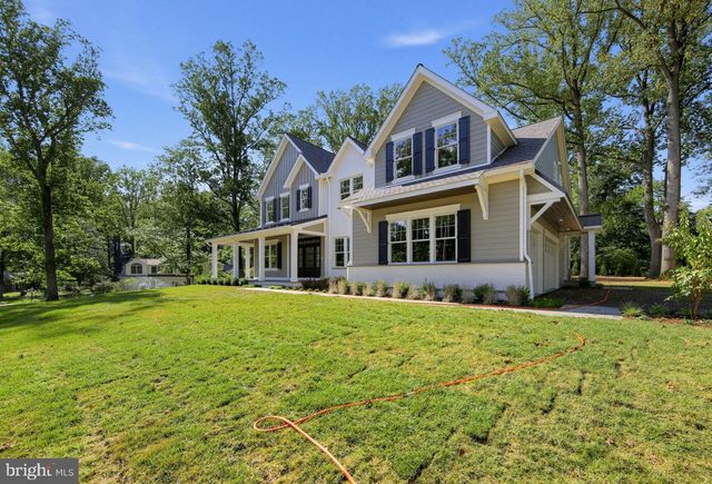 2074 FOX CREEK RD, Berwyn, PA 19312