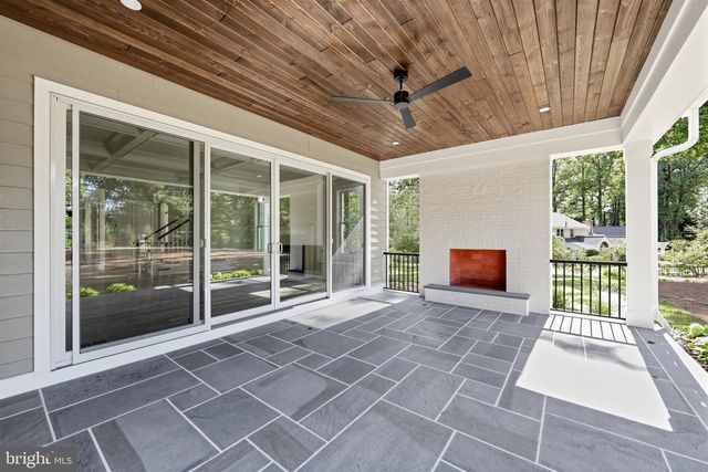 2074 FOX CREEK RD, Berwyn, PA 19312