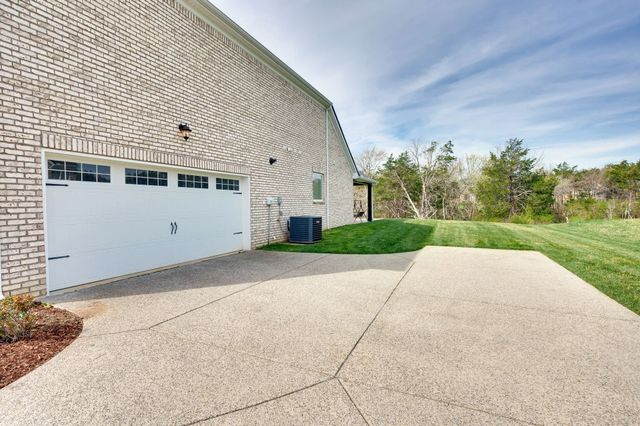 5033 Ozment Dr, Nolensville, TN 37135