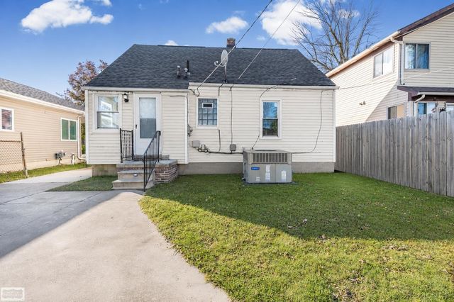 27336 Ridgewood Street, Roseville, MI 48066