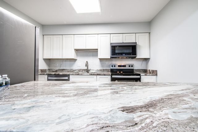 814 E Old Willow Road 109, Prospect Heights, IL 60070