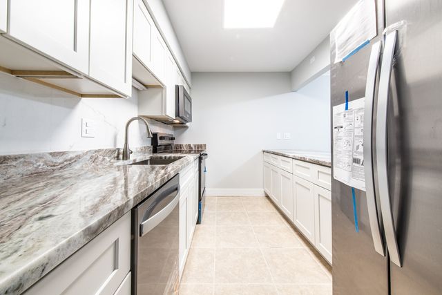 814 E Old Willow Road 109, Prospect Heights, IL 60070