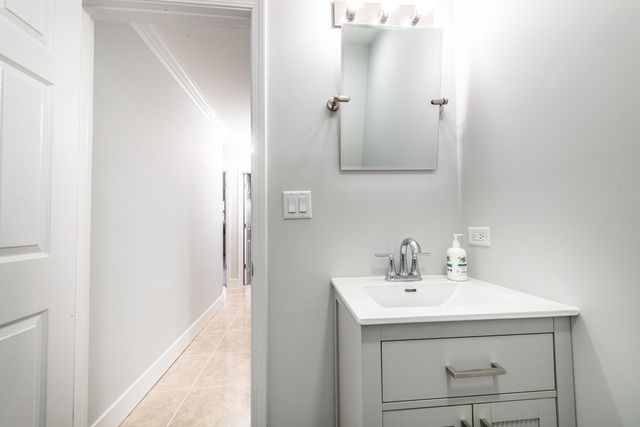 814 E Old Willow Road 109, Prospect Heights, IL 60070