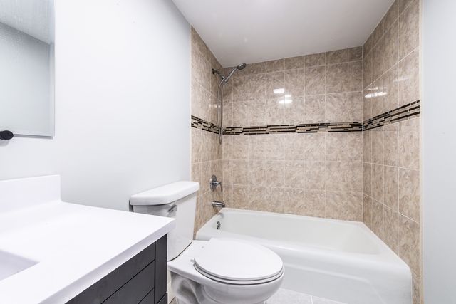 814 E Old Willow Road 109, Prospect Heights, IL 60070