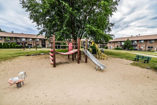 814 E Old Willow Road 109, Prospect Heights, IL 60070