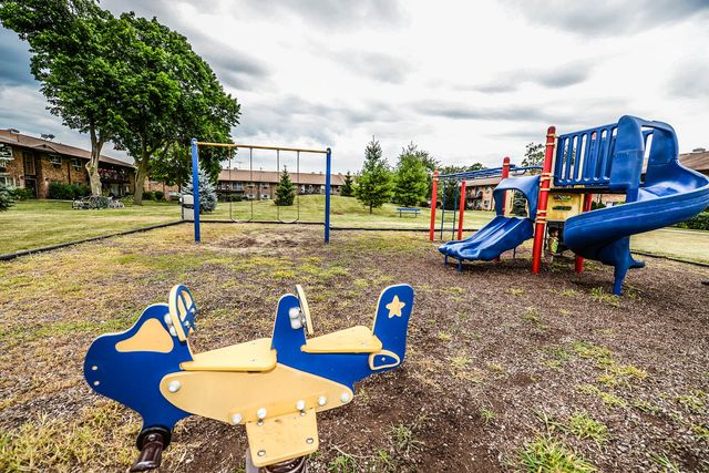 814 E Old Willow Road 109, Prospect Heights, IL 60070