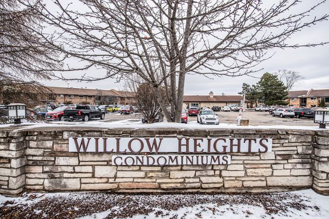 814 E Old Willow Road 109, Prospect Heights, IL 60070