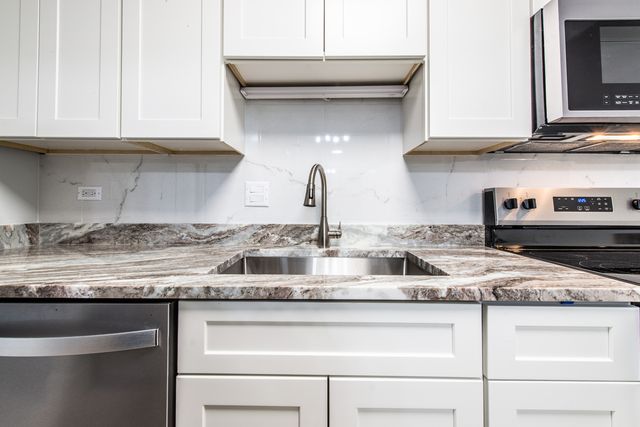 814 E Old Willow Road 109, Prospect Heights, IL 60070