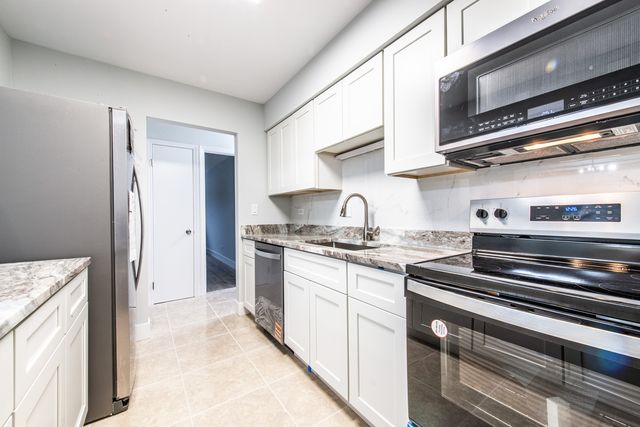 814 E Old Willow Road 109, Prospect Heights, IL 60070