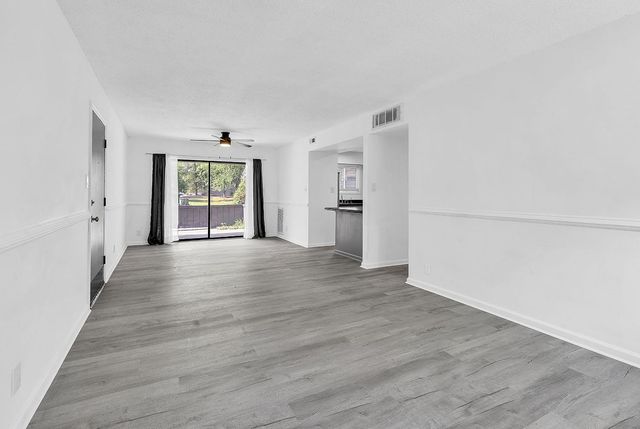 10301 N Kings Hwy Apt 6-3, Myrtle Beach, SC 29572