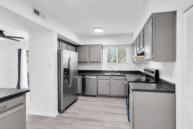 10301 N Kings Hwy Apt 6-3, Myrtle Beach, SC 29572